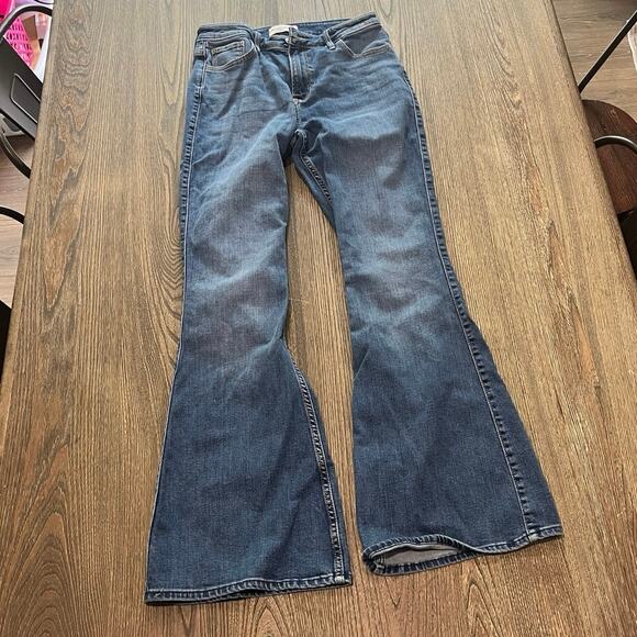 Abercrombie & Fitch Denim - Abercrombie & Fitch The Flare Ultra High Rise Jenas Medium Wash Blue Size 28/6R